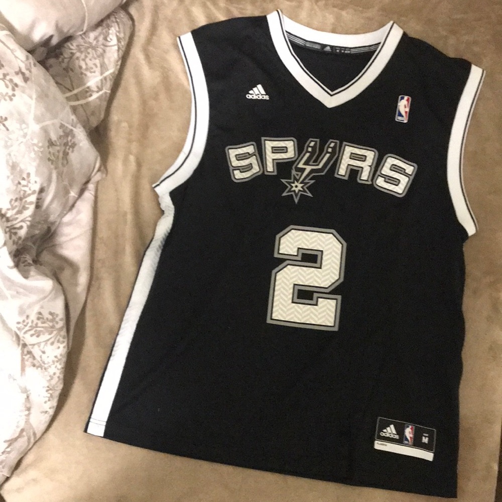 Women’s SPURS jersey.